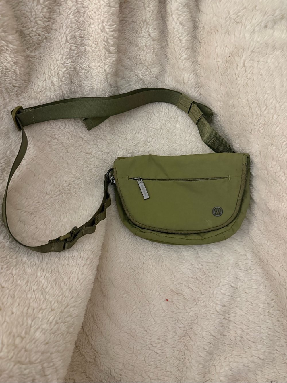 lululemon athletica Olive Green Crossbody Belt Bag with Gold Hardware - Picture 2 of 7
